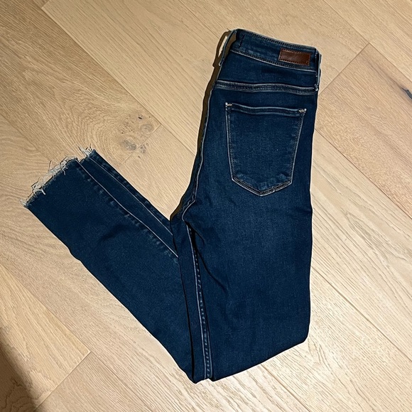 Abercrombie & Fitch - High Rise Legging Jeans - Picture 5 of 6